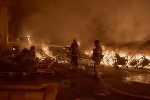 Падіння уламків збитої ракети спричинило загибель і поранення у Києві 13