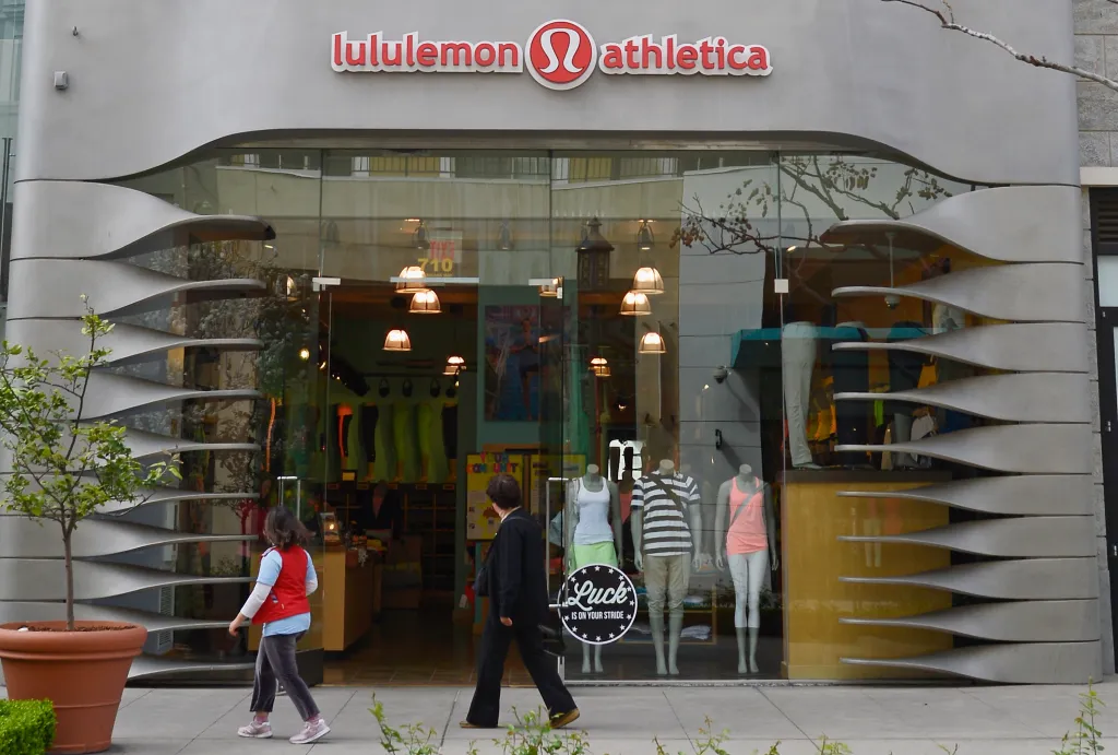 Засновник Lululemon подає на розлучення після 20 років шлюбу без шлюбного договору 7