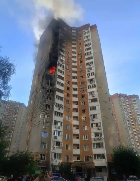 Ворог пошкодив багатоповерхівку в Дарницькому районі Києва 9 Ворог пошкодив багатоповерхівку в Дарницькому районі Києва 9