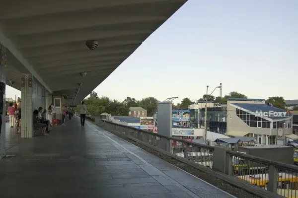 Кабмін наполягає на продовженні роботи червоної гілки метро під час повітряних тривог 5