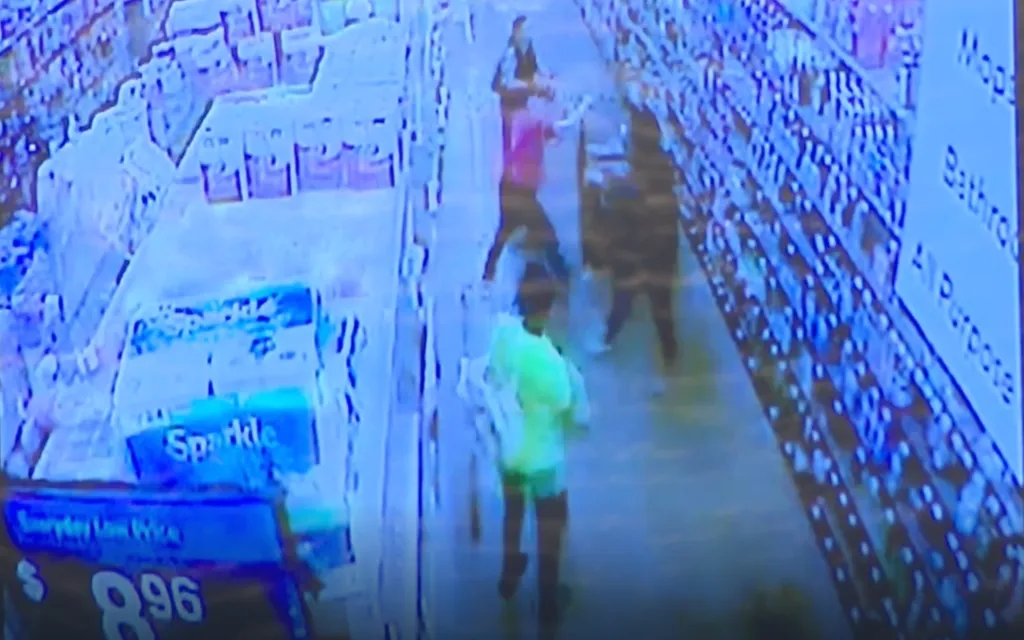 77-річного покупця Walmart забили до смерті через суперечку з підлітком-працівником 9