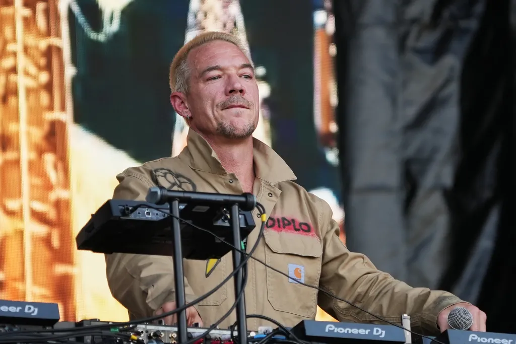 Діпло подолав 10 км пішки, щоб вибратись з "згорілого" фестивалю Burning Man 10