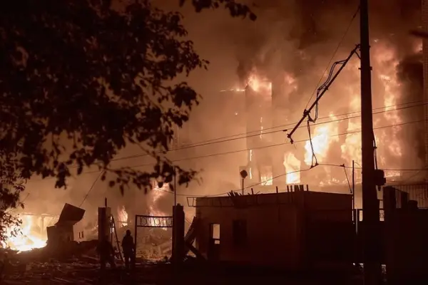 Падіння уламків збитої ракети спричинило загибель і поранення у Києві 14