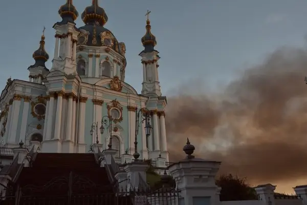 Падіння уламків збитої ракети спричинило загибель і поранення у Києві 12