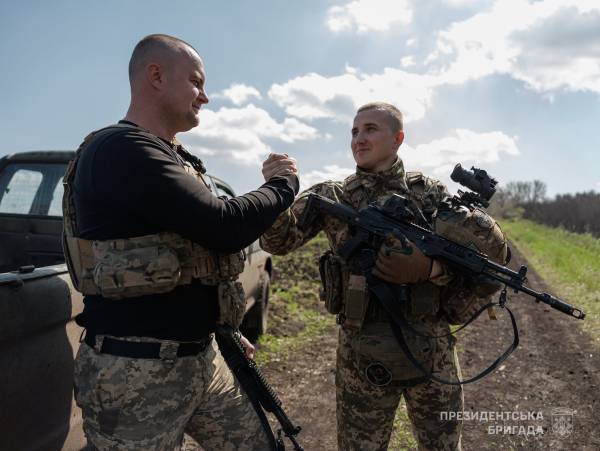 Командири зрозуміли, що бійці в полоні, за дивними відповідями по радіозв’язку. Історія неймовірного порятунку на фронті фото 3