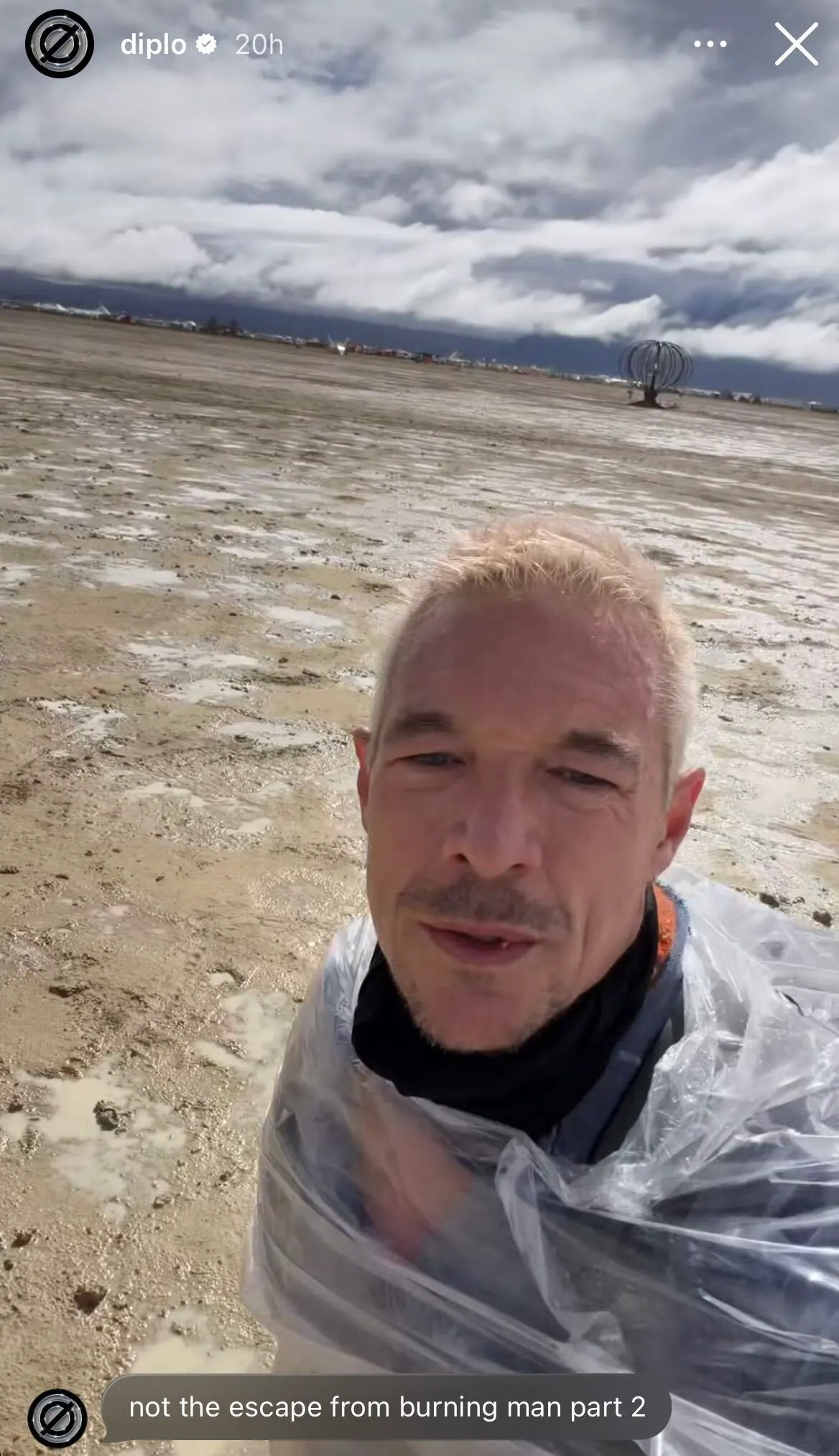 Діпло подолав 10 км пішки, щоб вибратись з "згорілого" фестивалю Burning Man 8