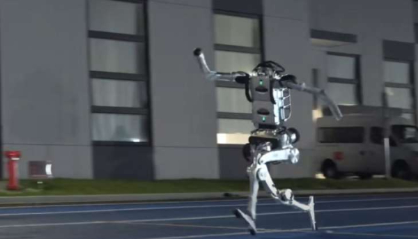 Unitree Robotics представила робота, здатного стрибати на два метри 1 Unitree Robotics представила робота, здатного стрибати на два метри 1