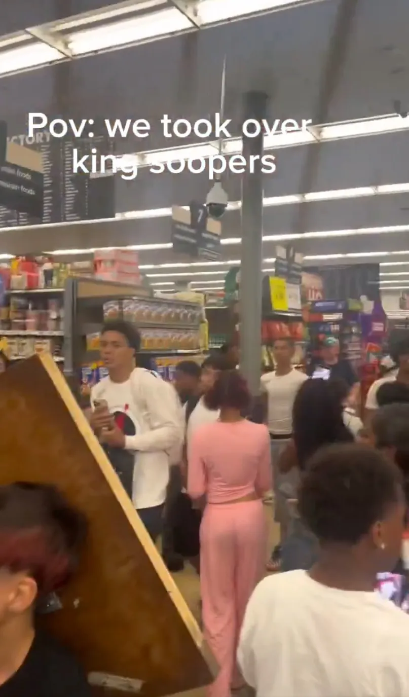 П'ятисот підлітків захопили Burger King та супермаркет у Колорадо 12