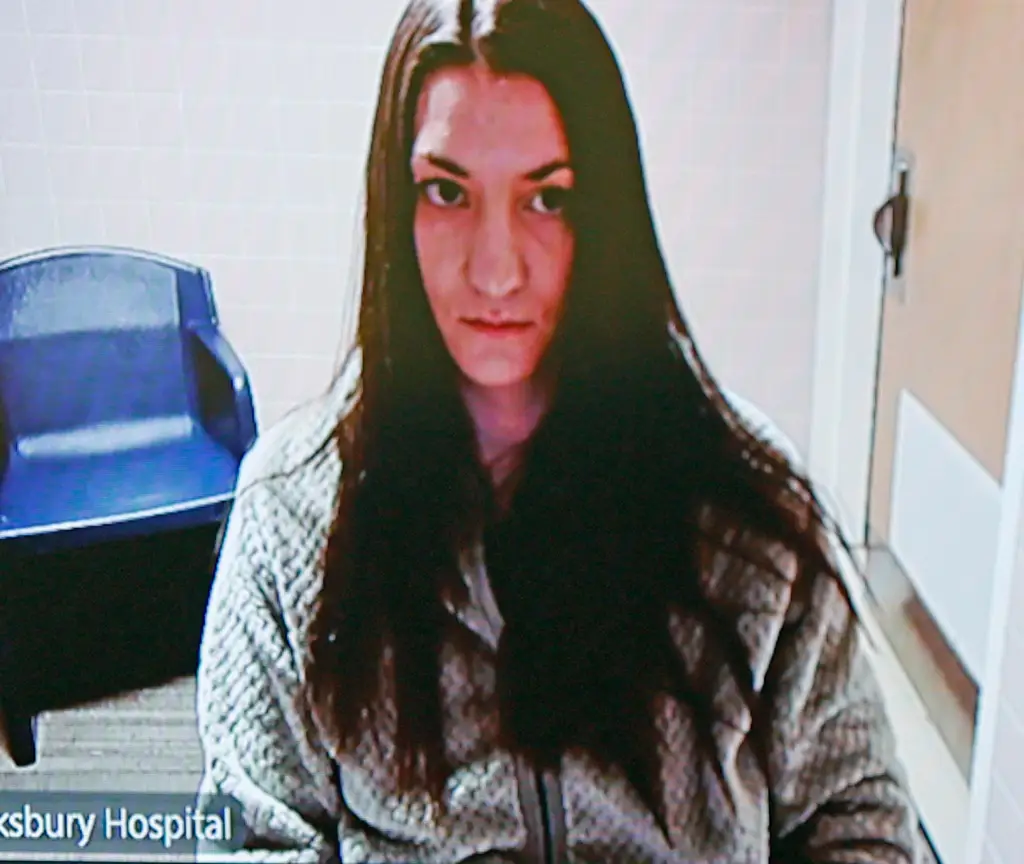 Ліндсей Кленсі залишатиметься у психлікарні після невдалого судового процесу 7