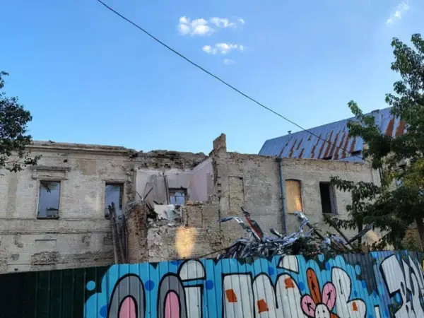Кияни б'ють на сполох: кам'яницю Киселівського руйнують під виглядом реставрації 5