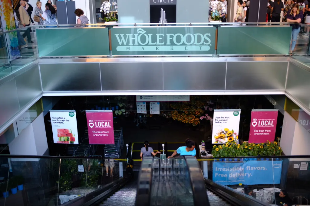 Судова тяганина: ведуча Fox Business позивається до Whole Foods після нападу собаки в Нью-Йорку 4