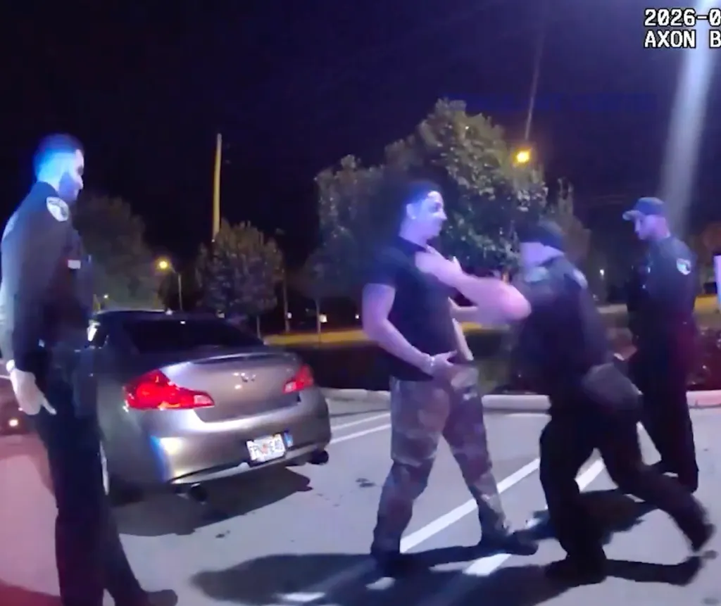 Ексбоєць UFC, що став поліцейським, жорстоко побив водія під час напруженої зупинки 5