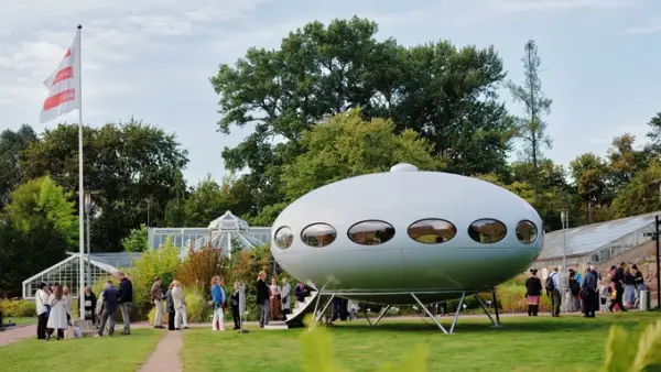 Фінляндія відродила культовий будинок-трансформер Futuro 6