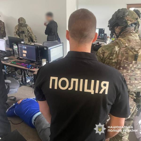 На Харківщині викрито шахрайський кол-центр, що полював на іноземців