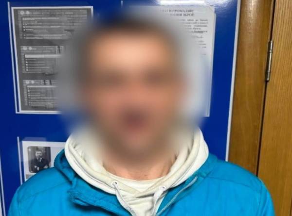 Жорстоке вбивство в харківському під’їзді: поліція шукає нападника