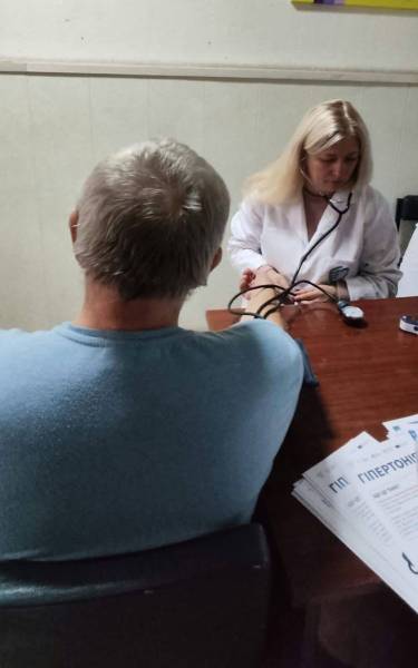 Харківські лікарі оцінили стан переселенців та надали допомогу з реабілітації 5 Харківські лікарі оцінили стан переселенців та надали допомогу з реабілітації 5