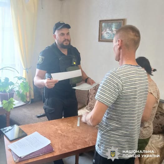 Харківські поліцейські викрили домашнього тирана: жінка в безпеці