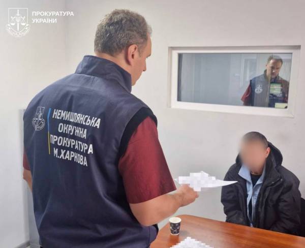 Харків'янин під час застілля напав на знайомих із ножицями та ножем 3