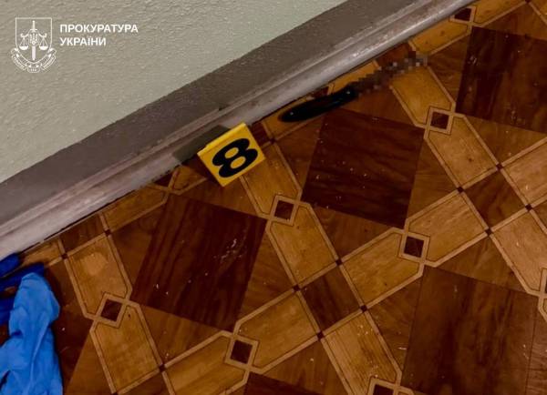 Харків'янин під час застілля напав на знайомих із ножицями та ножем 4