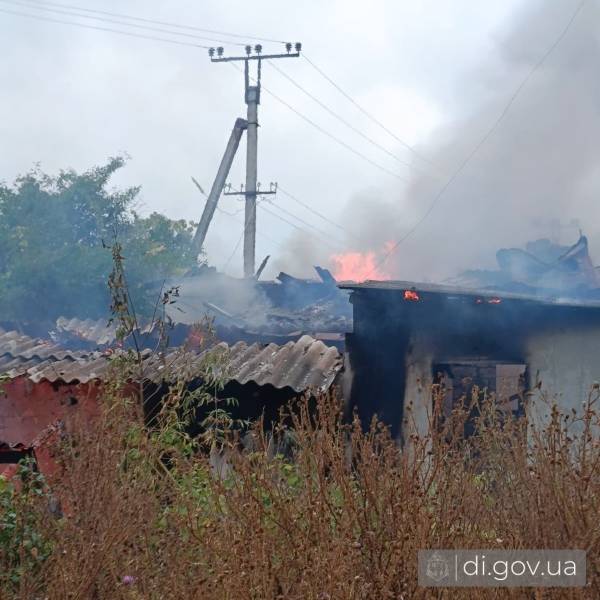 Наслідки влучання ворожого дрона: зруйновано приватний будинок у Слатиному 4 Наслідки влучання ворожого дрона: зруйновано приватний будинок у Слатиному 2