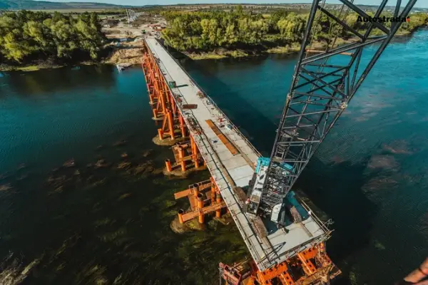 Україна та Молдова зводять тимчасовий міст через Дністер 9