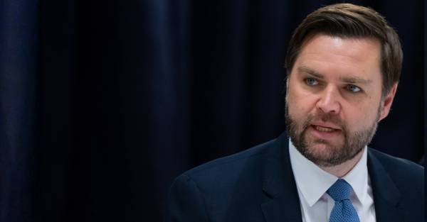 ЧАС НОВИН в Україні 26 Венс назвав Путіна дрібним диктатором, згадуючи вторгнення РФ у 2022…