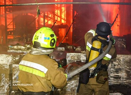 Харків: удар по підприємству спричинив масштабну пожежу