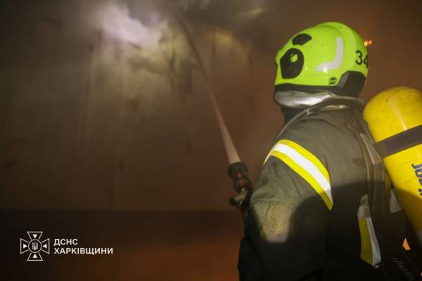 Харків: удар по підприємству спричинив масштабну пожежу 8