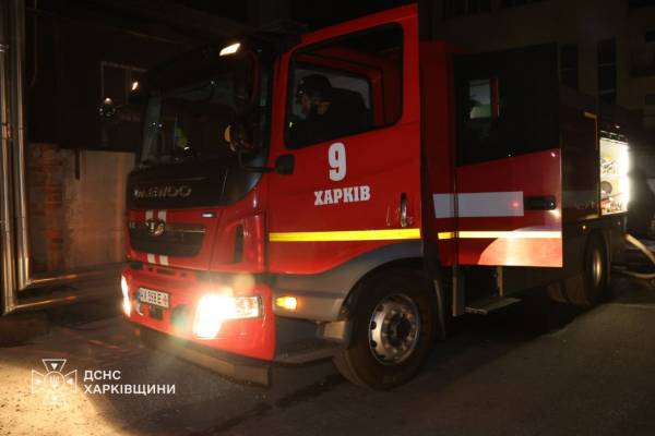 Харків: удар по підприємству спричинив масштабну пожежу 10