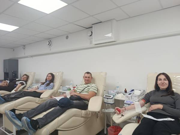 Харківські лікарні поповнили запаси крові 7 Харківські лікарні поповнили запаси крові 5