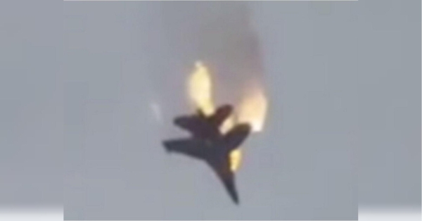 Російський літак в анексованому росією Криму днями, очевидно, був збитий, так вважає військовий аналітик і колишній пілот винищувача Шон Белл, повідомляє Sky News. На відео із соцмереж видно, як літак падає в море біля Севастополя. Так званий «губернатор» Севастополя заявив, що пілот катапультувався з літака перед падінням і був врятований місцевими екіпажами. «Це ганебно»: британський експерт про збитий в Криму російський літак - INFBusiness