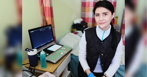 «Шарфом перев’язала ноги, а рушником зупинила сильну кровотечу на шиї»: історія порятунку дитини, біля якої на вулиці в Херсоні вибухнула ракета - INFBusiness