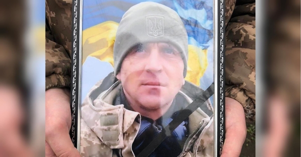 У Грицівській громаді на Хмельниччині провели в останню путь солдата мотострілецьких військ однієї з військових частин Запорізького напрямку Дмитра Василишина, йдеться у некролозі. Захиснику навіки 42 роки. Остання дорога тягнулась 9 місяців: на Хмельниччині попрощались з захисником України - INFBusiness