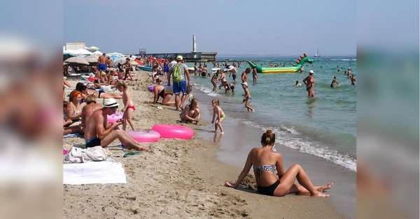 В Одесі, яку постійно обстрілює ворог, планують відкрити пляжі на літній сезон. Перед цим їх мають перевірити відповідні служби, аби перебування біля моря було безпечним для людей. Про це Суспільному розповів голова Одеської ОВА Олег Кіпер. «Якщо буде можливість»: голова Одеської ОВА розповів про перспективи пляжного сезону в місті - INFBusiness