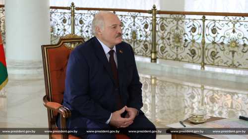 Лукашенко на інтерв'ю з Панченко приніс карту і нарешті показав «откуда на Беларусь готовилось нападение» - INFBusiness